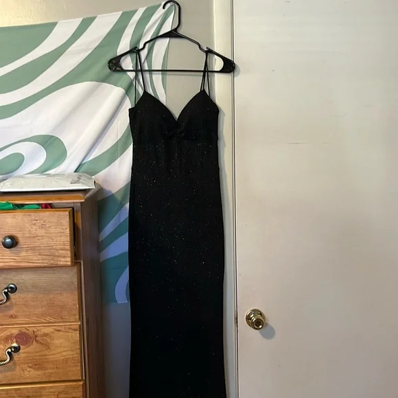 Floor Length Prom dress - Picture 1 of 9